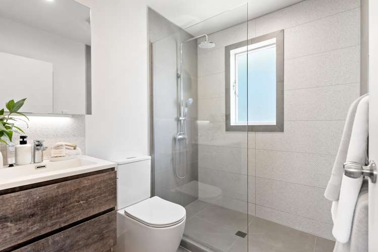 39 Fairclough Road Beach Haven_18