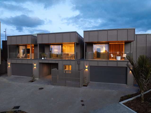 ARCHITECTURAL EXCELLENCE WITH WATER VIEWS