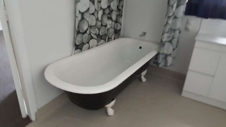 76 South Road Manaia_10