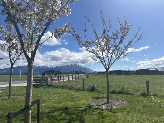 Lifestyle block in picturesque subdivision