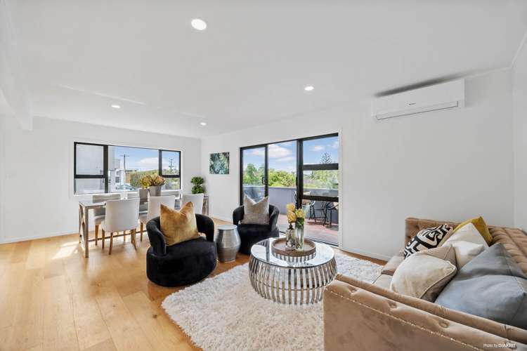 2/126 Beach Road Castor Bay_16