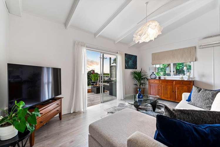 14 Domain Crescent Muriwai_3