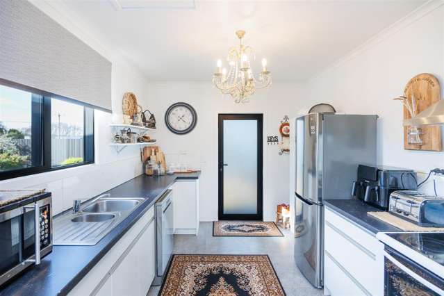 TEAM LEWIS - MOTORHOME BASE + STUDIO