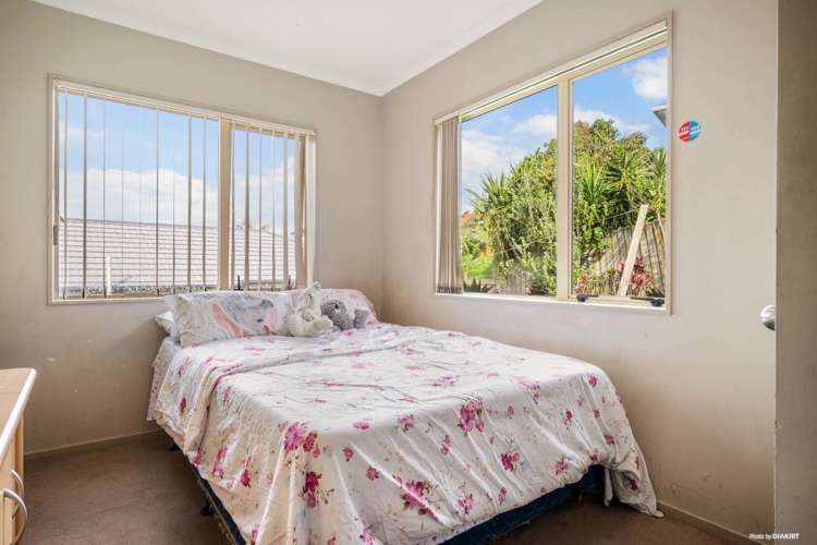 86 Robert Skelton Place Clendon Park_10