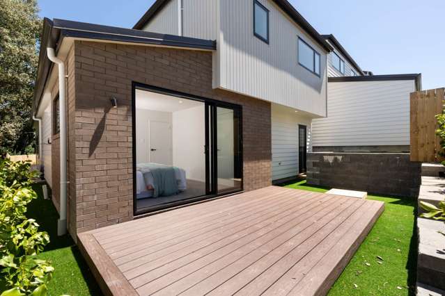 Premium Coastal Living – 2 New Homes in Belmont