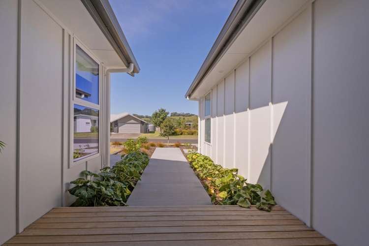 43 Longreach Drive Cooks Beach_21