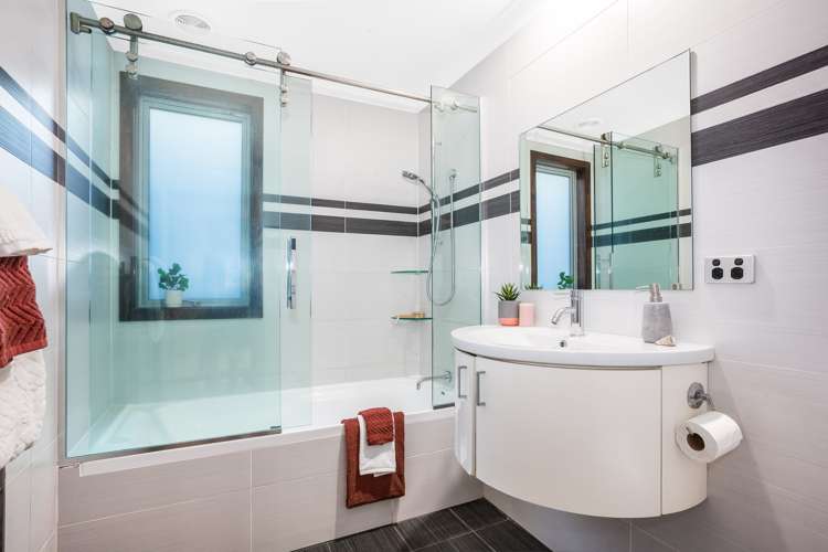 7a Sunset Parade Plimmerton_15