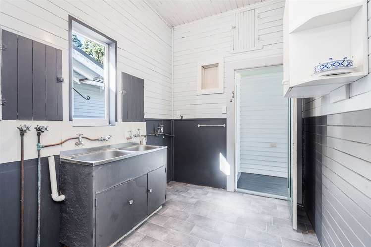 13 Apirana Avenue Regent_17