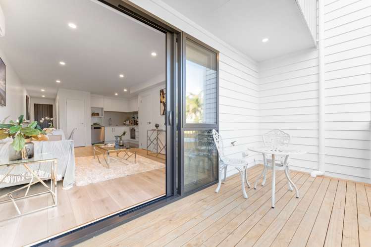 4/67 Royal View Road Te Atatu South_5