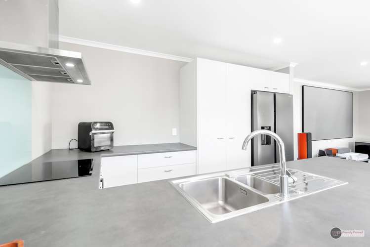 8 Grovedale Square Wainuiomata_9