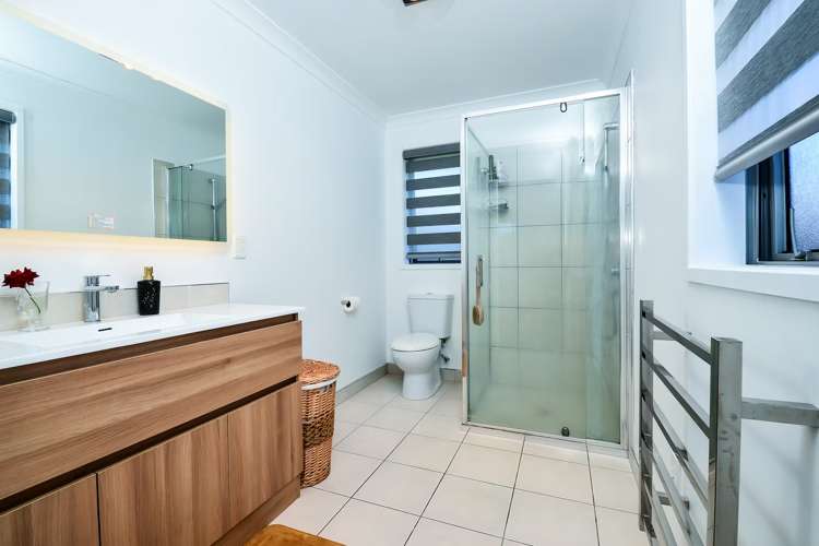 5 Compton Grove Huntington_16