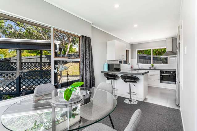 1/8 Phillipa Place Browns Bay_2