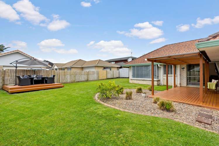 5 Bernie Edwards Place Botany Downs_23