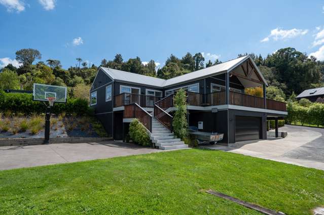 Contemporary Lake Tarawera Lifestyle