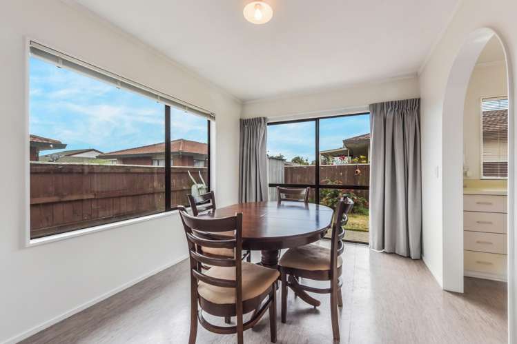 1/12 Stead Crescent Stoke_6