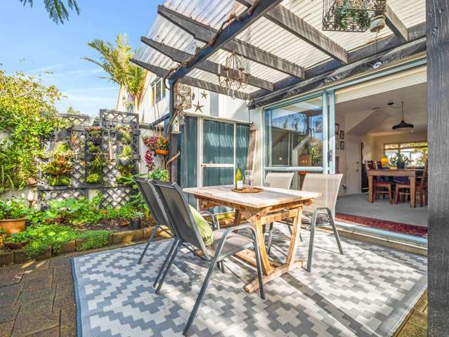 CONVENIENCE ON THE COAST!