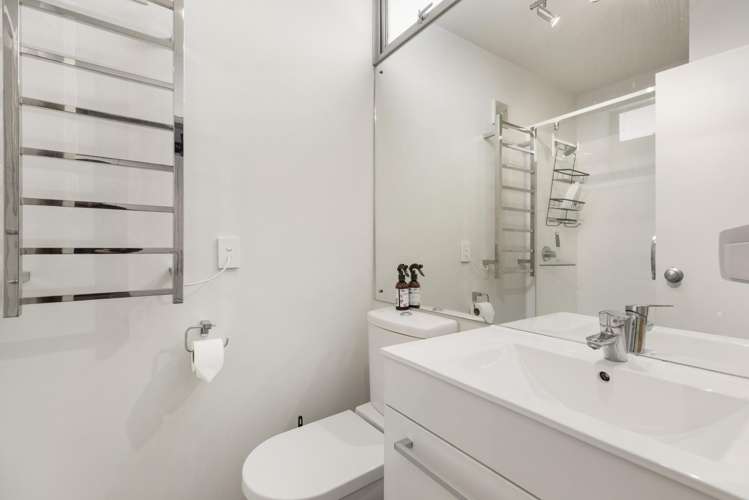 102/4 Lake Avenue Frankton_4