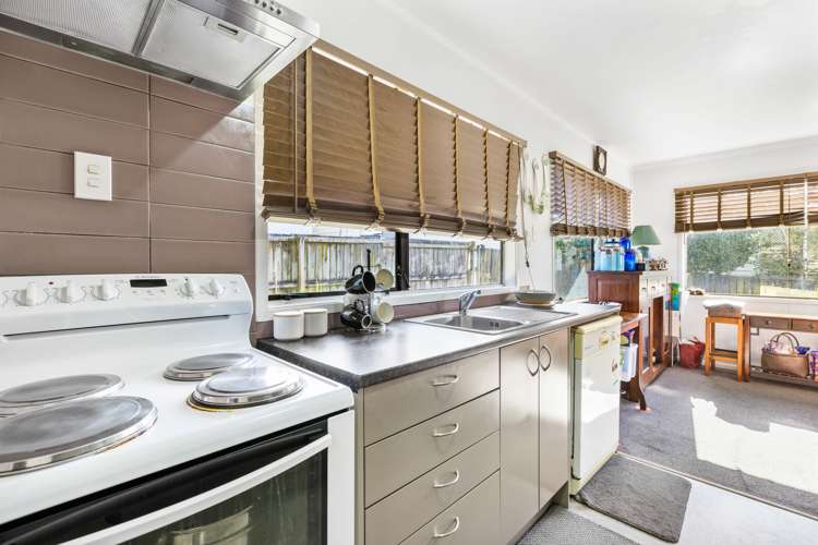 1/296a Triangle Road Massey_11