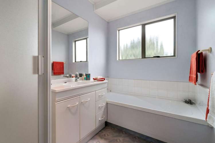 56 Bodi Place Te Atatu South_10