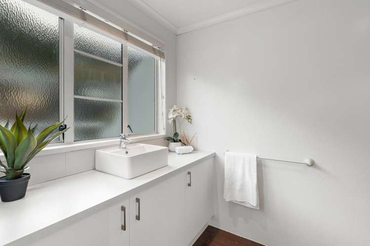 19b Wynyard Crescent Fernhill/Sunshine Bay_18