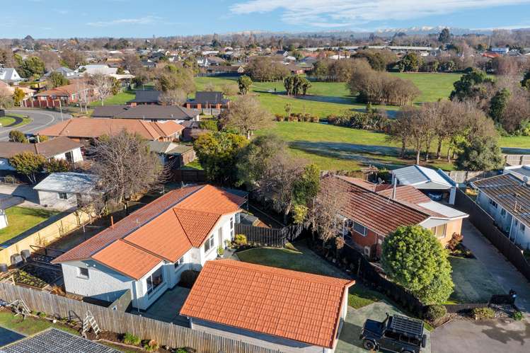15 Denniston Crescent Redwood_18