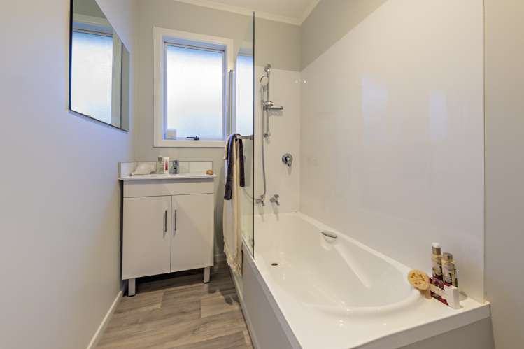 24 Williams Crescent Otara_9