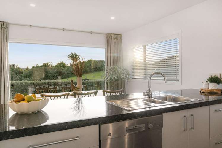 1 Fender Close Pyes Pa_5