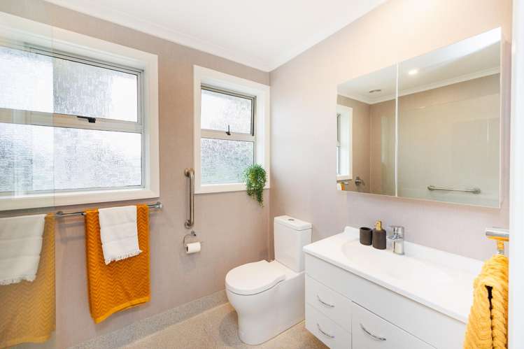 9 Bristol Crescent Roslyn_10