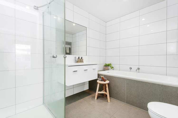 32A Tawa Terrace Tawa_15