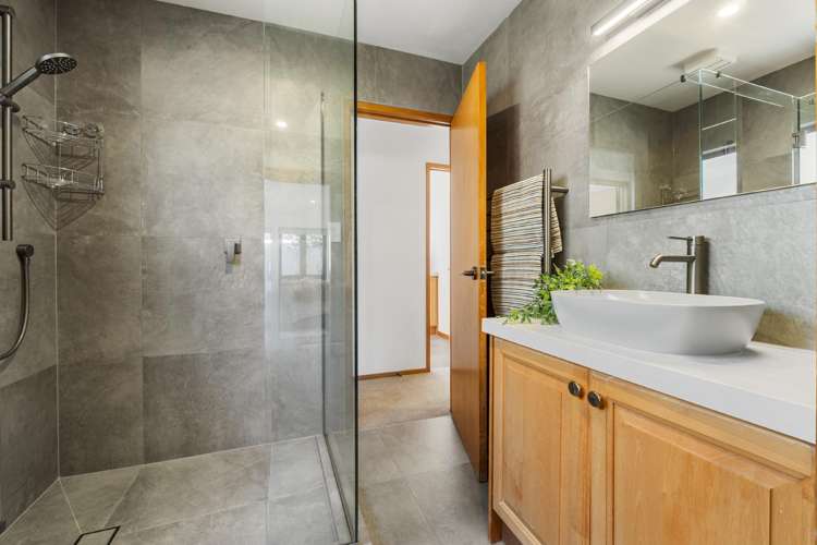 2/14 Raleigh Road Northcote_18