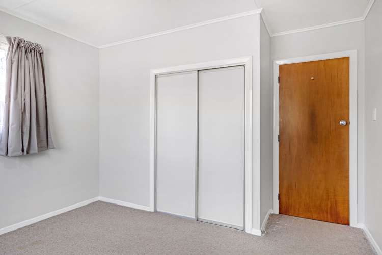 10 Cornwall Place Stoke_24