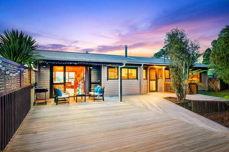 98 Daffodil Street Titirangi_1