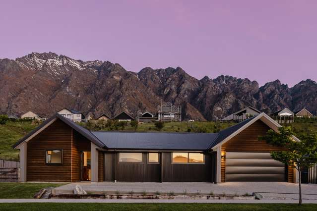 Home and Income on huge 1402 m2 section