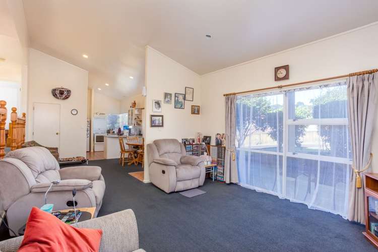 11 Skybird Place Glen Eden_15