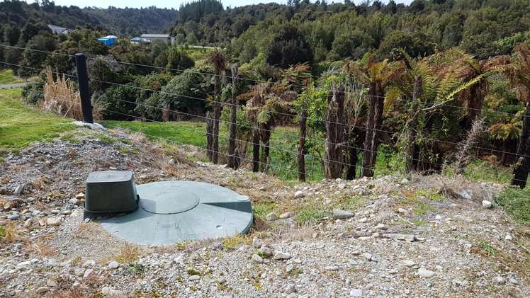 2 Little Paddock Hokitika_25