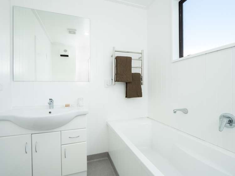 17a Wynyard Crescent Fernhill/Sunshine Bay_7