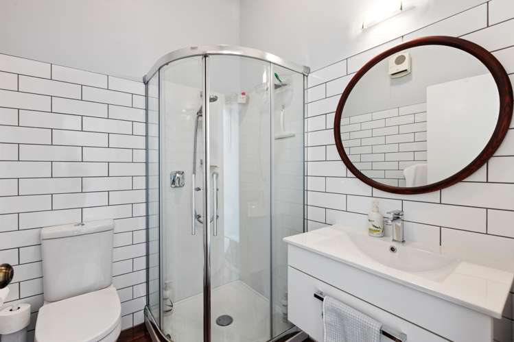 39 Marine Parade Seatoun_17