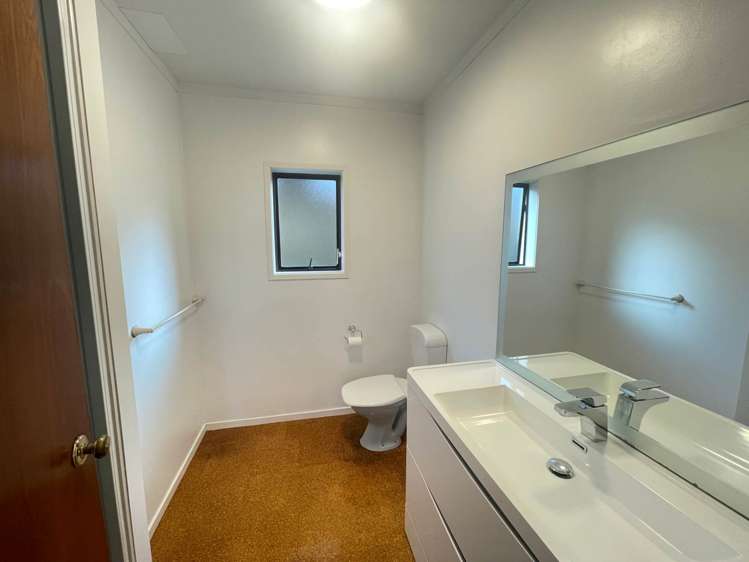 2/11 Glenfern Road Mellons Bay_7