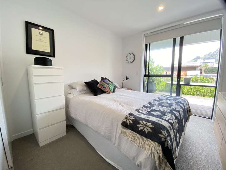 04/987g Mount Eden Road Three Kings_9