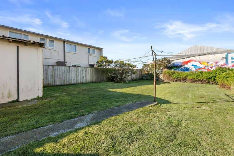 73 Apu Crescent Lyall Bay_21