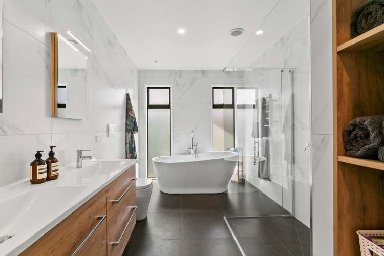 49b Links Drive Waiwhakaiho_13