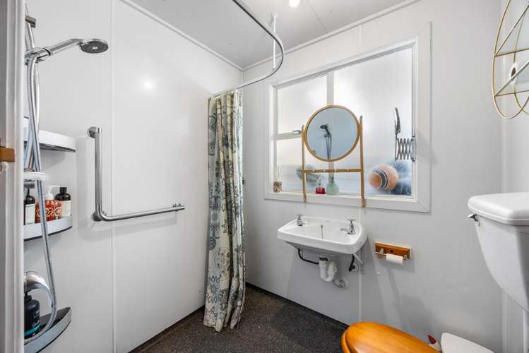 7 Hopkins Street Luggate_11