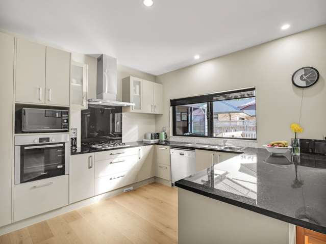 23 Lithgow Drive Otamatea_2