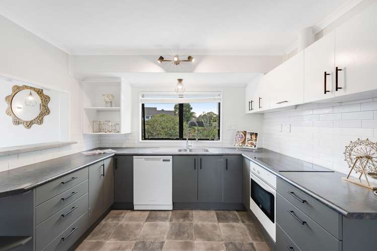 1 Lexington Drive Botany Downs_9