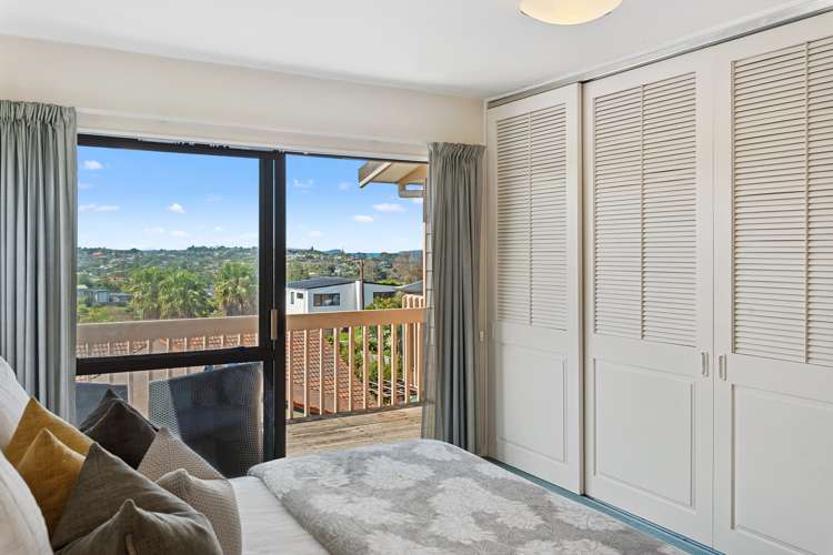 852 Beach Road Waiake_11