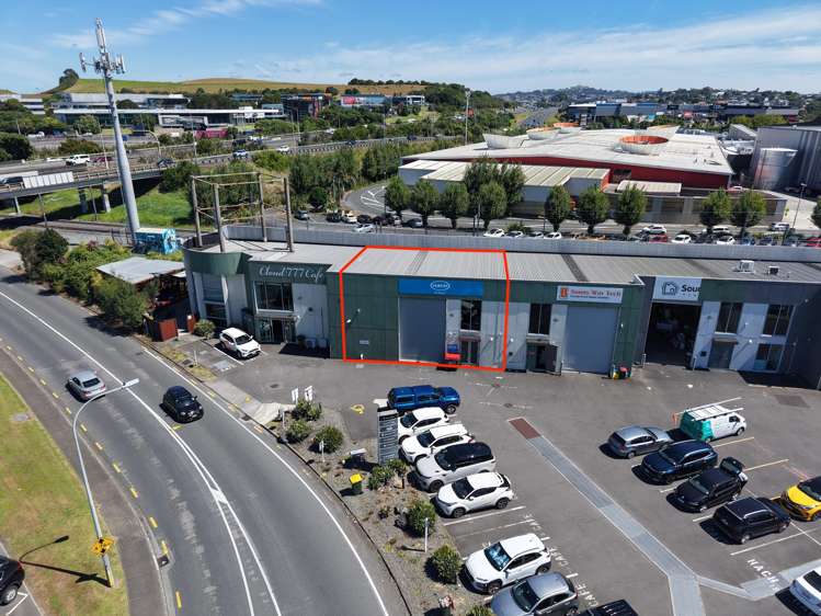 2/4 Clemow Drive Mt Wellington_1