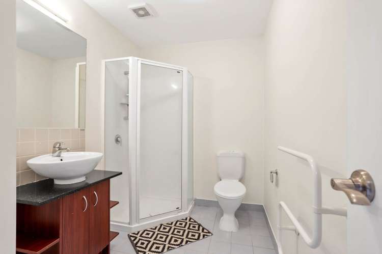 6D/17 Crown Lynn Place New Lynn_6