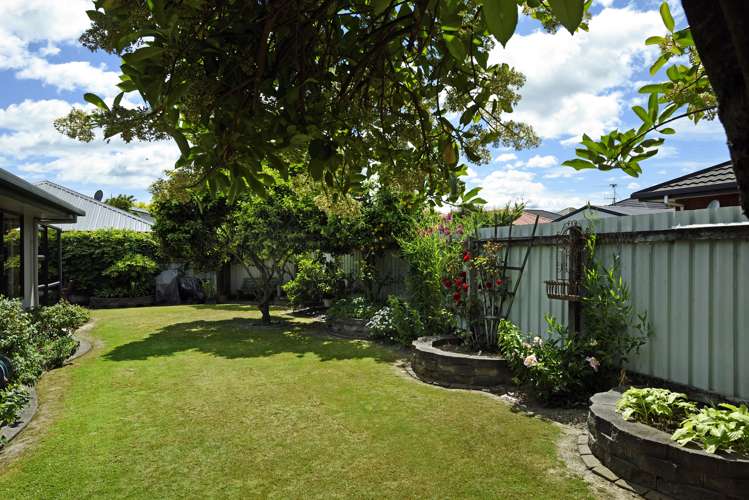 67 Aldinga Avenue Stoke_12