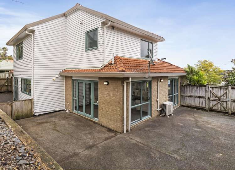 10 Margaret Henry Crescent Oteha_16