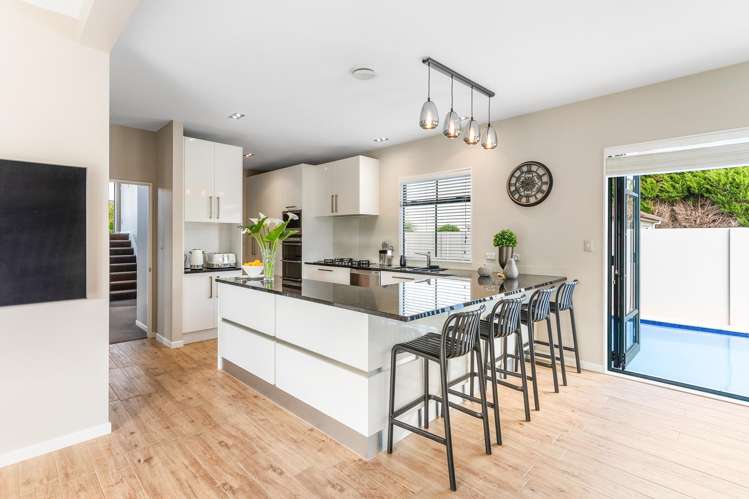 12 Courtneys West Harbour_11